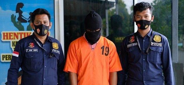 JN (17) diapit dua Penyidik PPA Reskrim Polres Aceh Utara